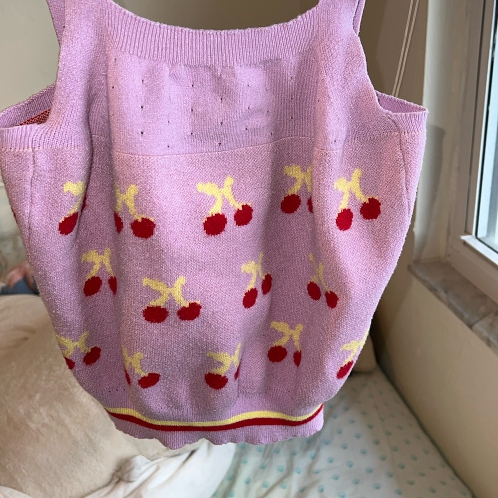 Listicle top size small never worn
